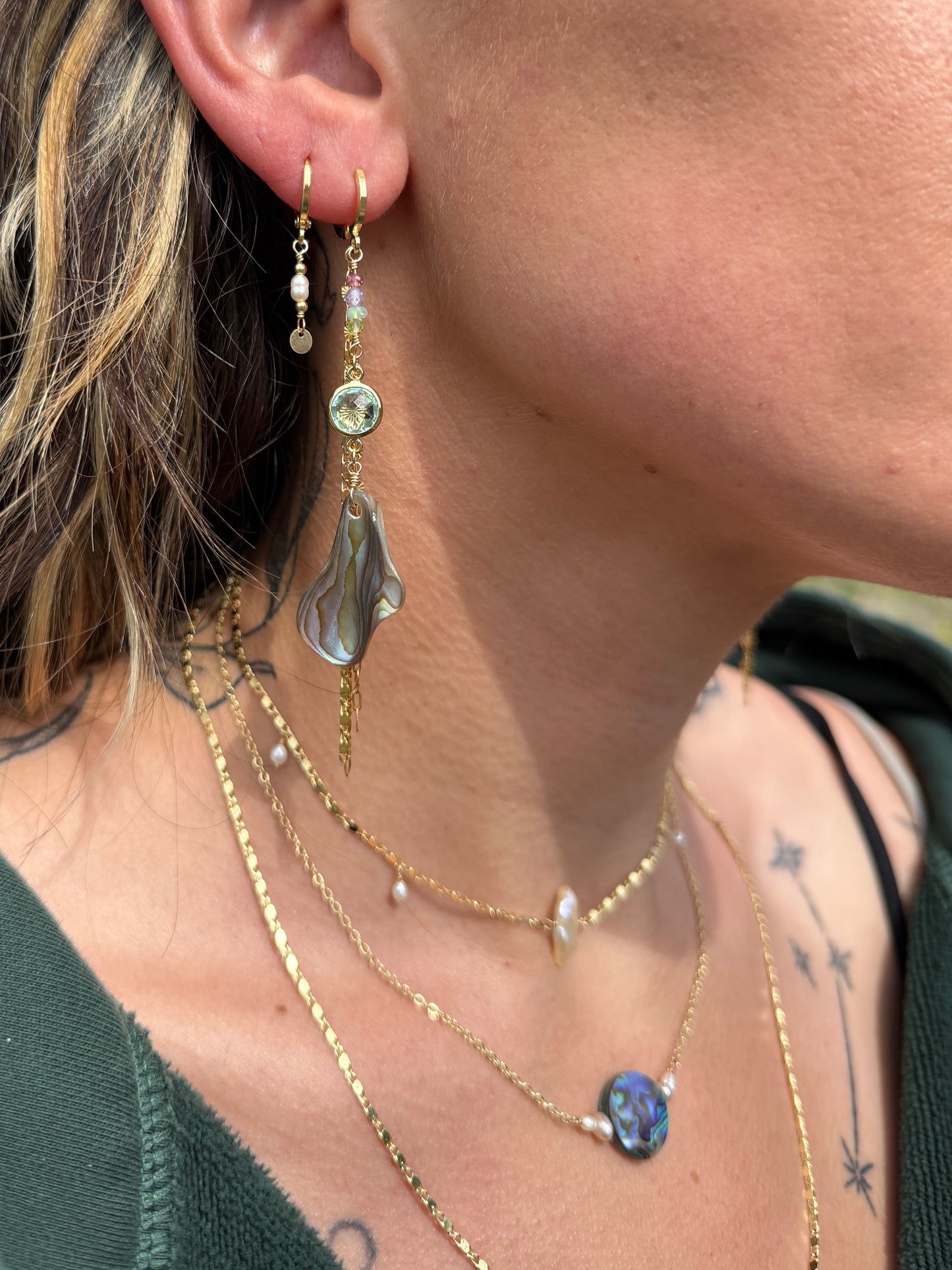 Vertical Pearl & Tiny Pearl Drops Neckalce