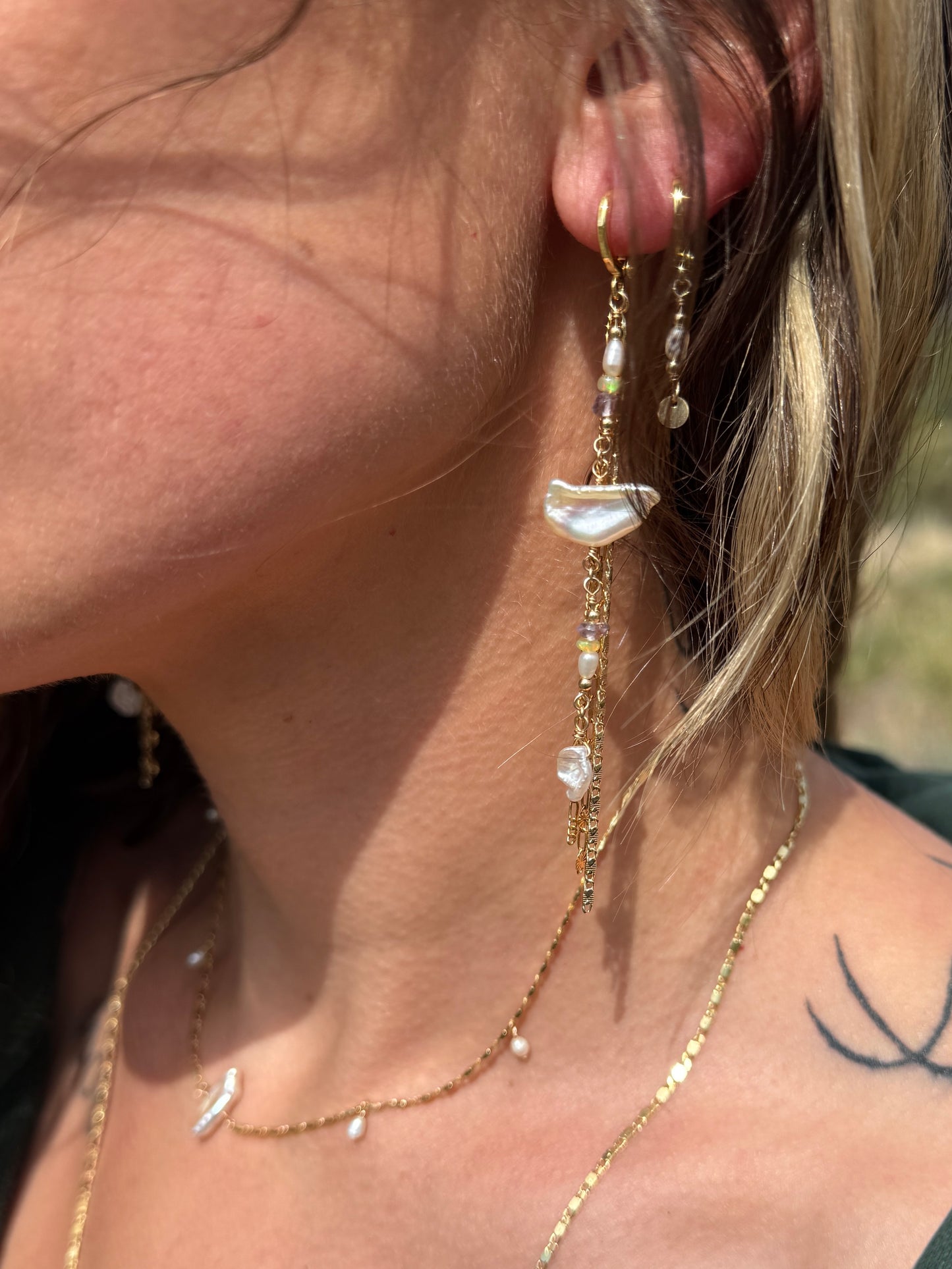 Vertical Pearl & Tiny Pearl Drops Neckalce