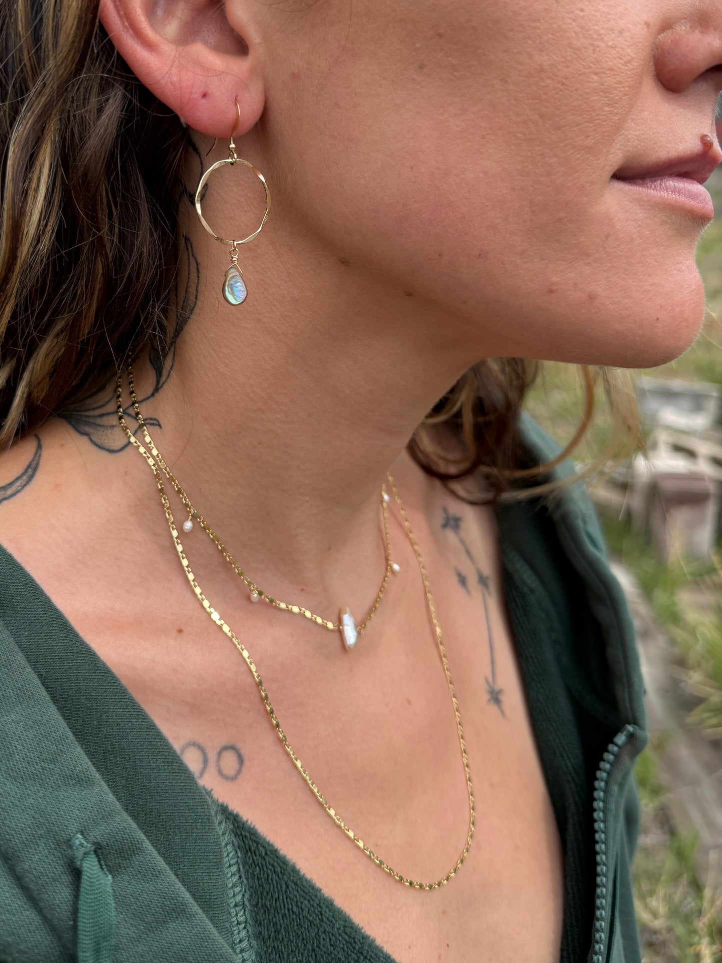 Vertical Pearl & Tiny Pearl Drops Neckalce