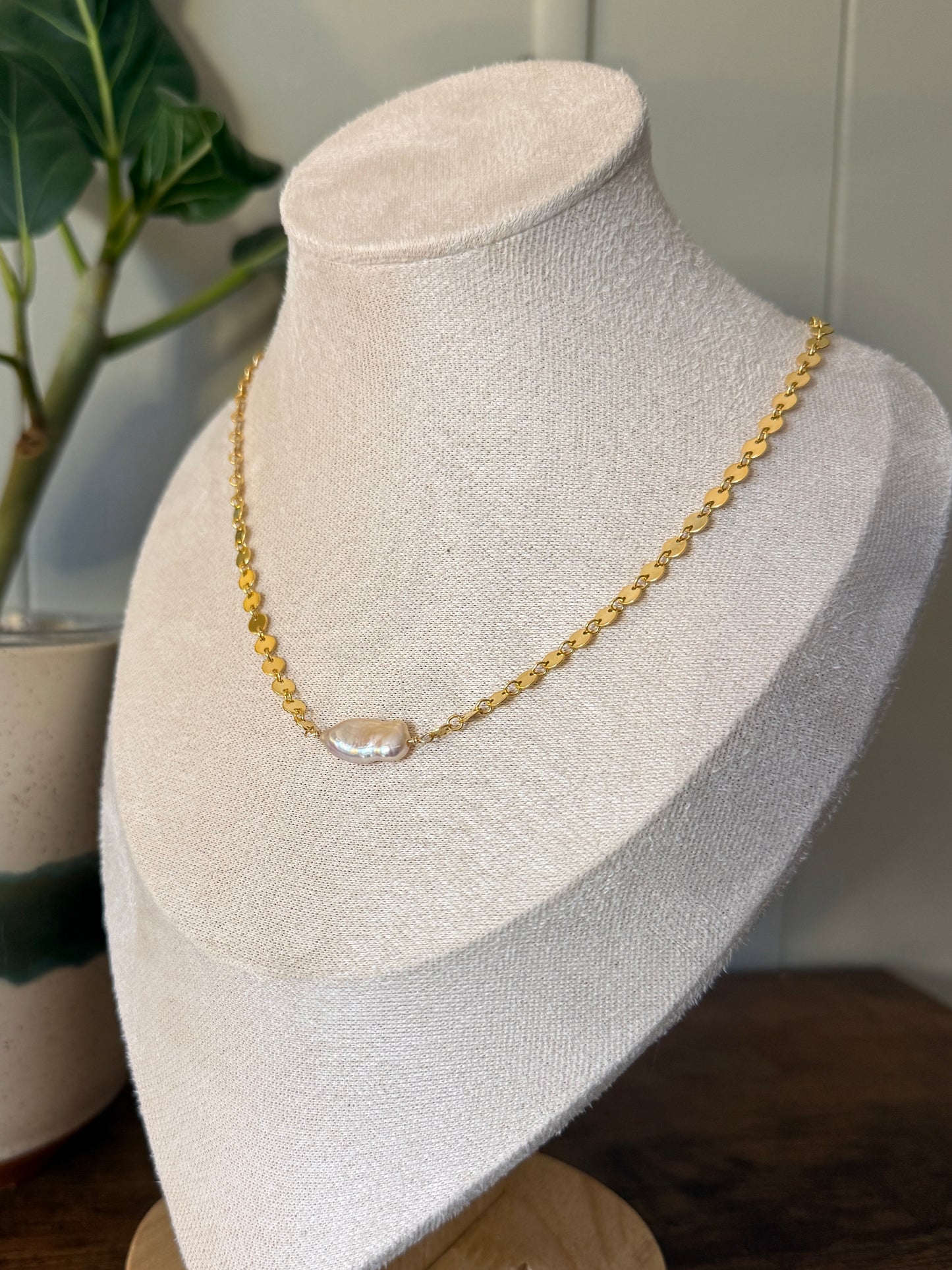 Disc Chain Pearl Choker - White Pearl