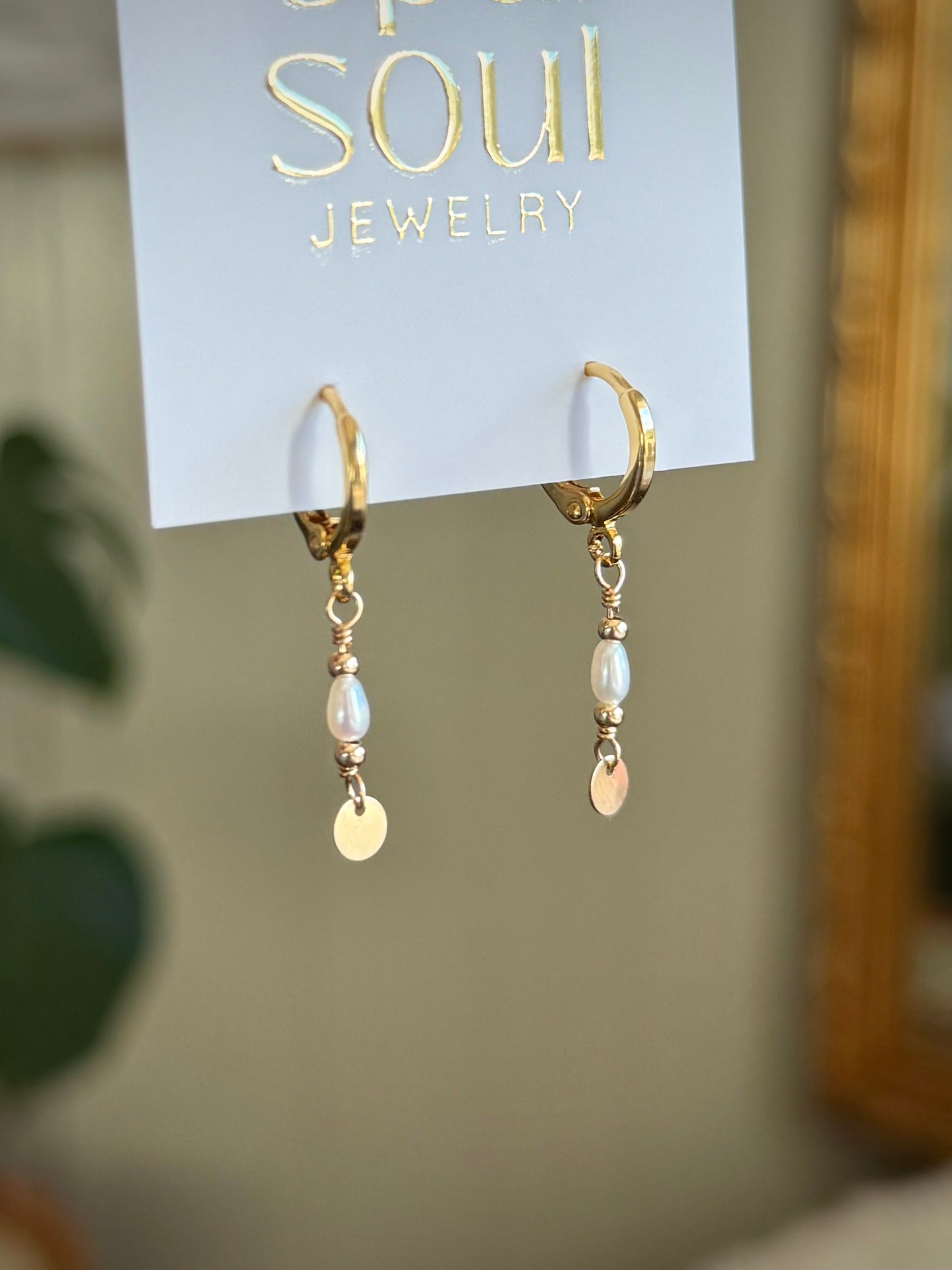 Tiny Pearl Drop - White