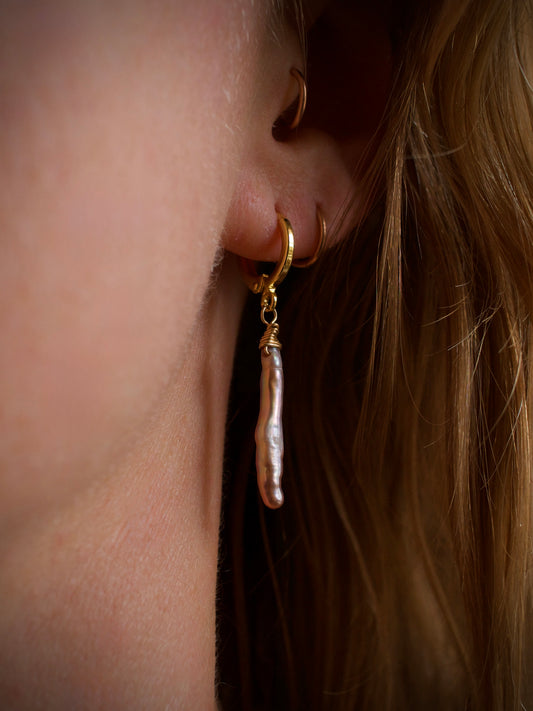 Elongated Biwa Pearl Earrings - Pink