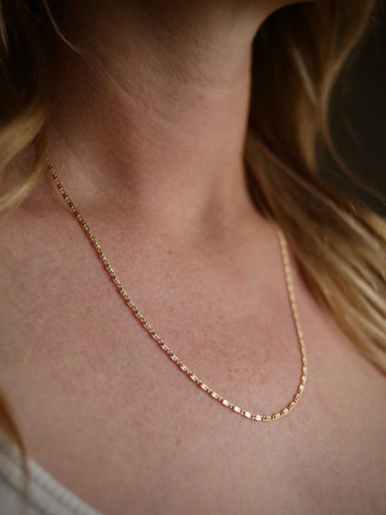 Textured Scroll Chain Necklace