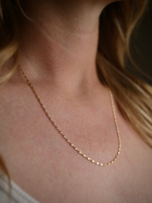 Textured Scroll Chain Necklace