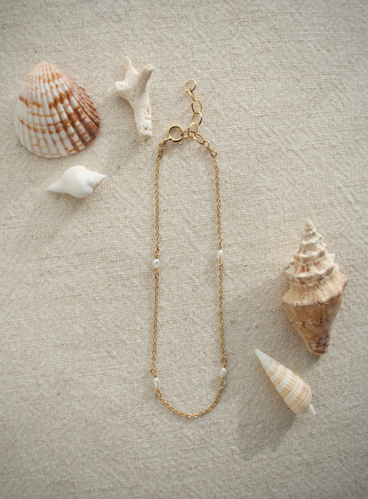 Tiny Pearl Bracelet