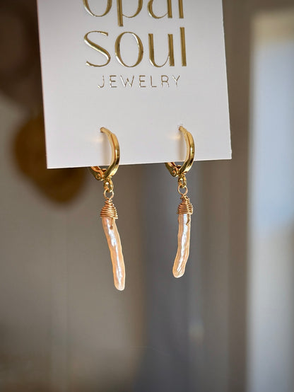 Elongated Biwa Pearl Earrings - Champagne