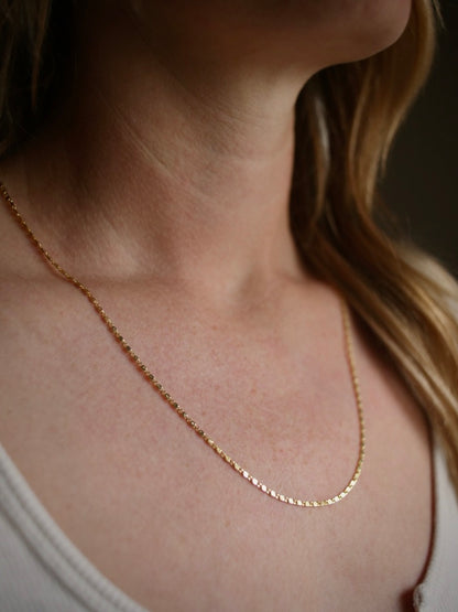 Shiny Scroll Chain Necklace