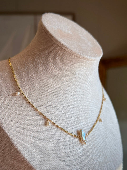 Vertical Pearl & Tiny Pearl Drops Neckalce